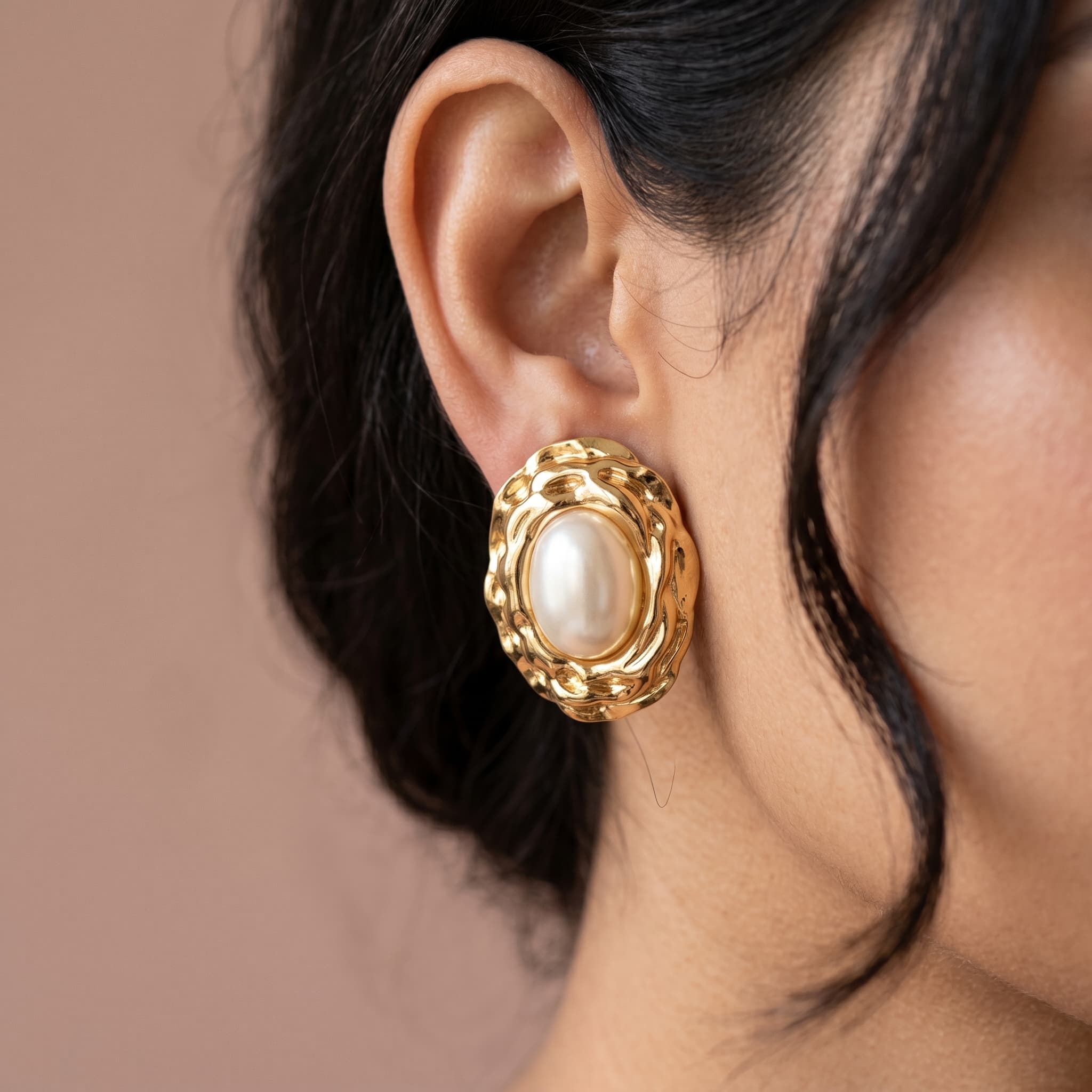 vintage vibe pearl studs