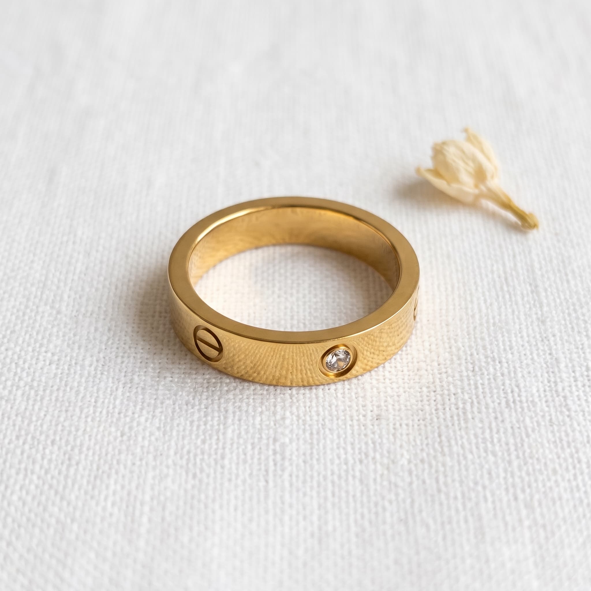 classic gold band with stone