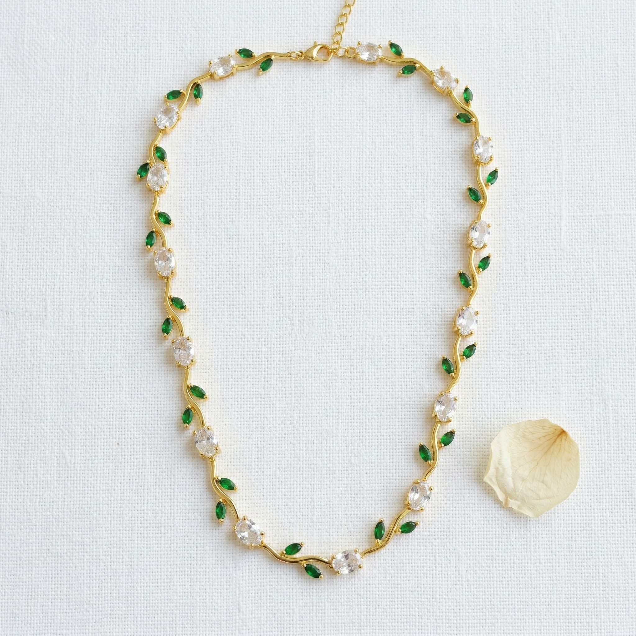 emerald vine tulip necklace