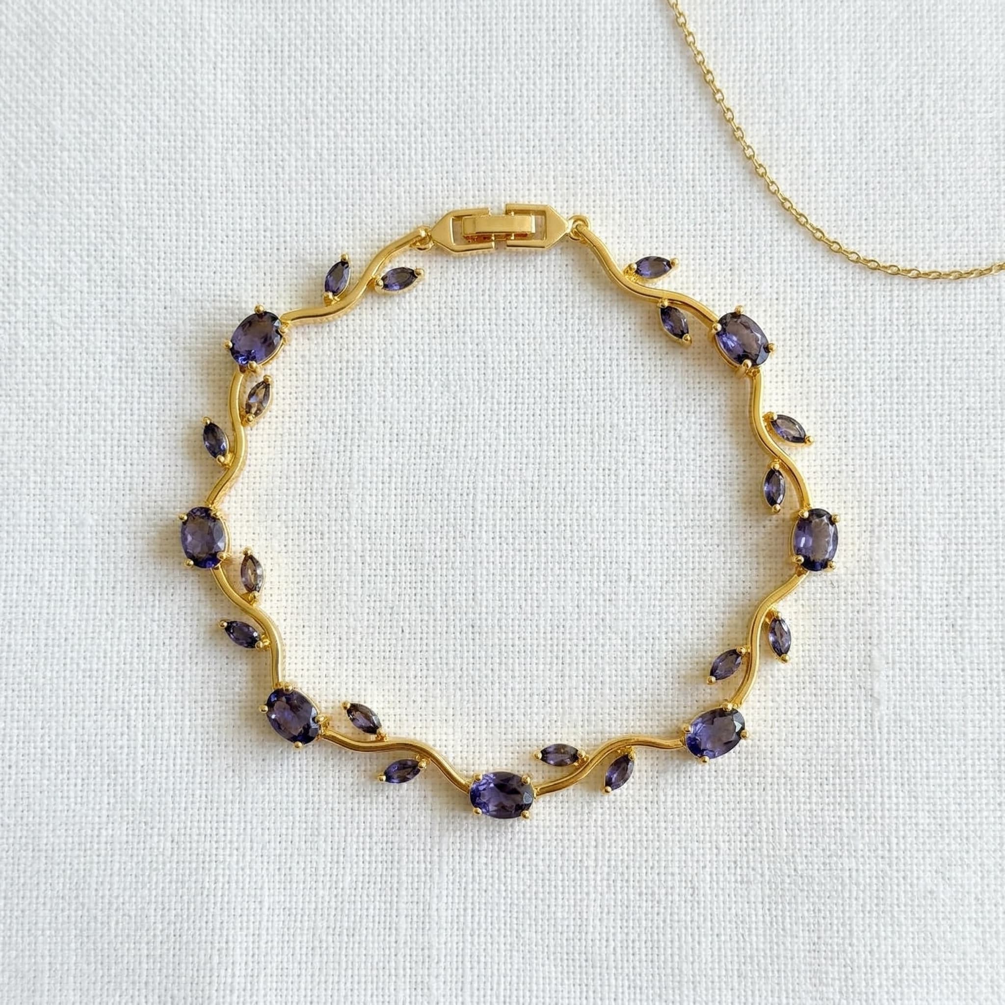 Viral tulip purple bracelet