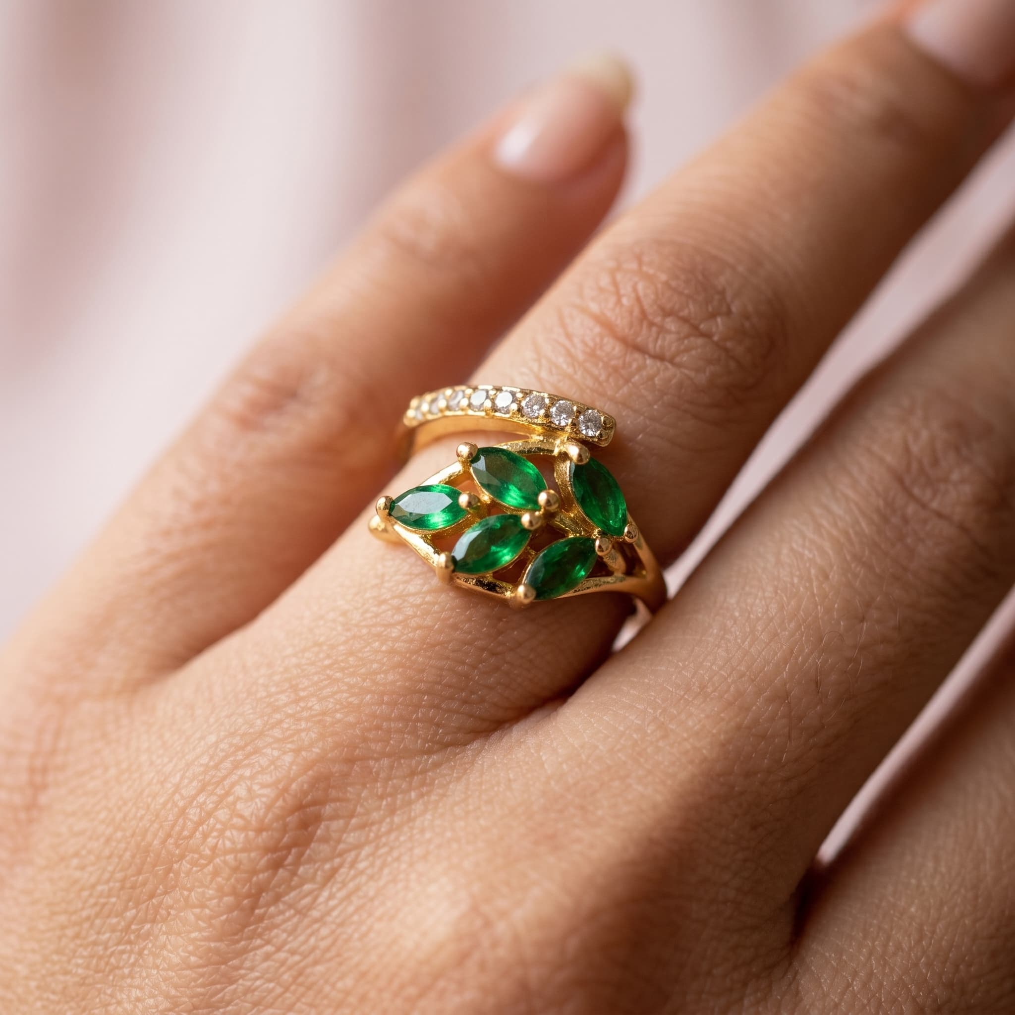 emerald leaf gold ring