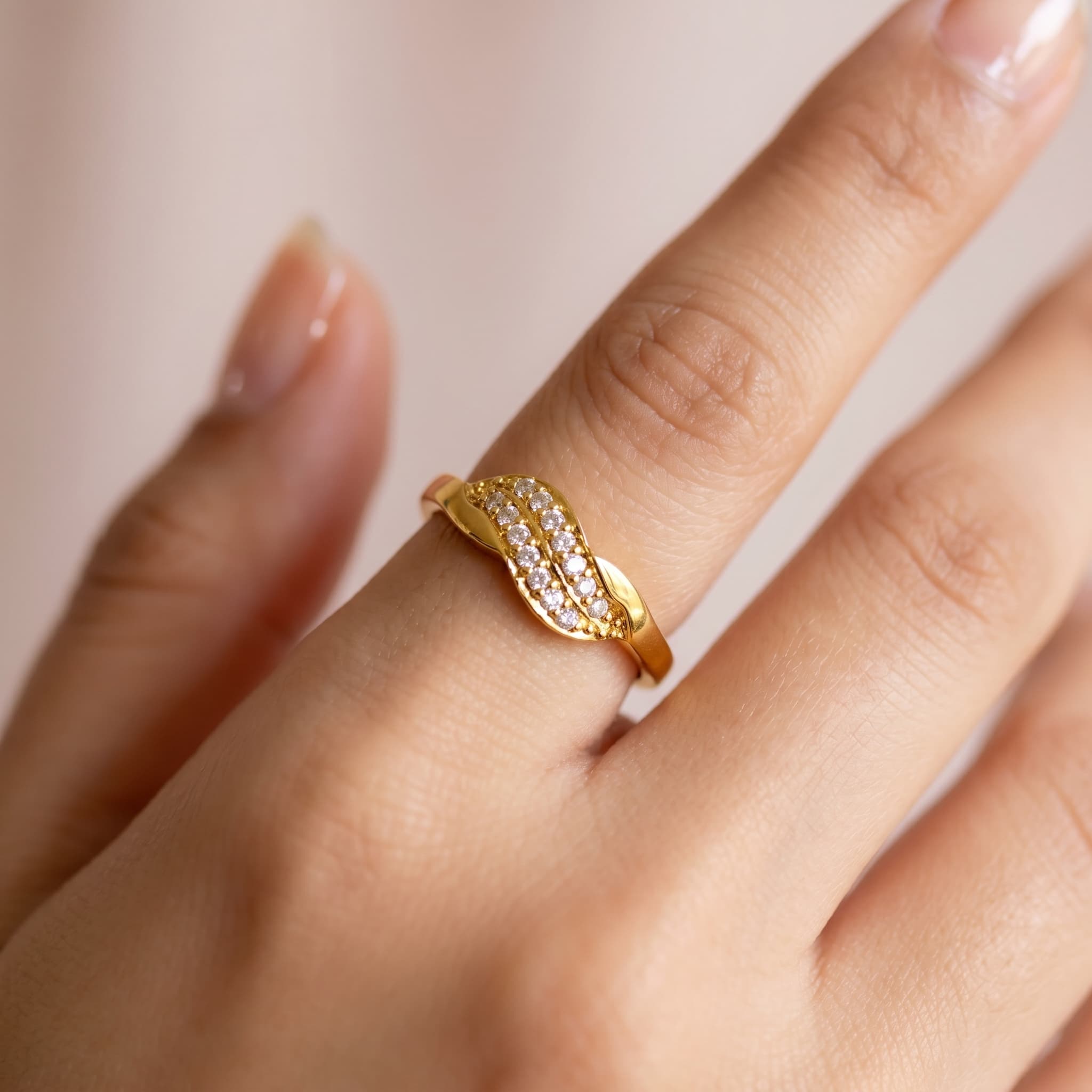 gently curved gold leaf ring